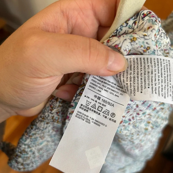 NWT OLD NAVY SMOCKED FLORAL BLOUSE - Picture 4 of 5